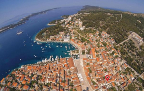 Amazing Home In Hvar With Kitchen